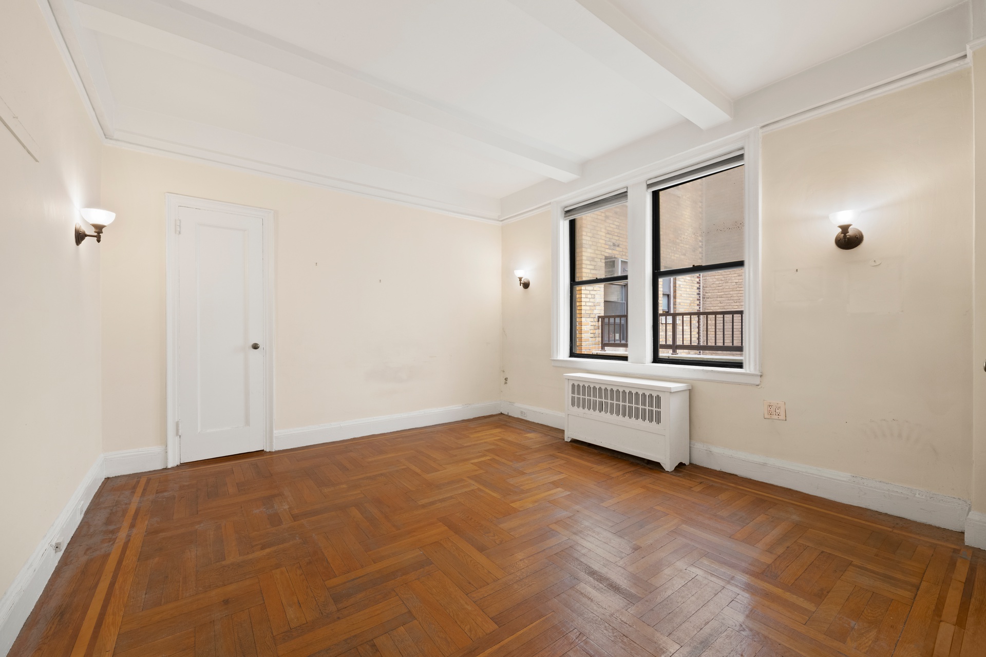 20 West 72nd Street, Unit 1403 Manhattan, NY 10023 - Photo 2 of 8 a view of empty room with window