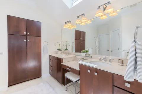 Contact Agent | 5601 Vernon Place, Bethesda, MD 20817