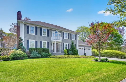 $1,265,000 | 2 Heritage Lane, Saugus, MA 01906