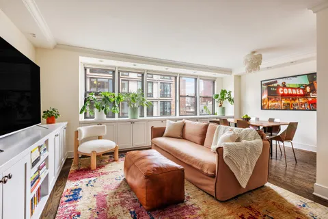 $1,095,000 | 201 East 21st Street, Unit 7R | Gramercy