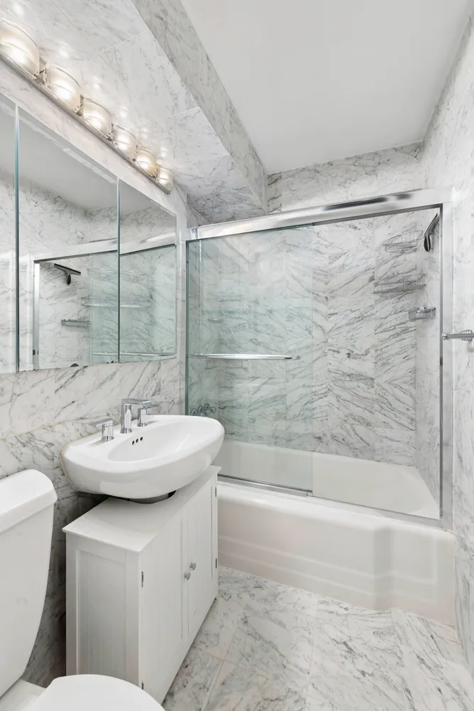 $695,000 | 205 East 77th Street, Unit 4B | Upper East Side