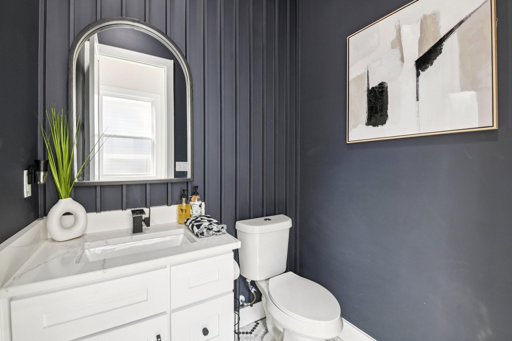 2014 Cambridge Avenue Atlanta, GA 30337 - Photo 12 of 34