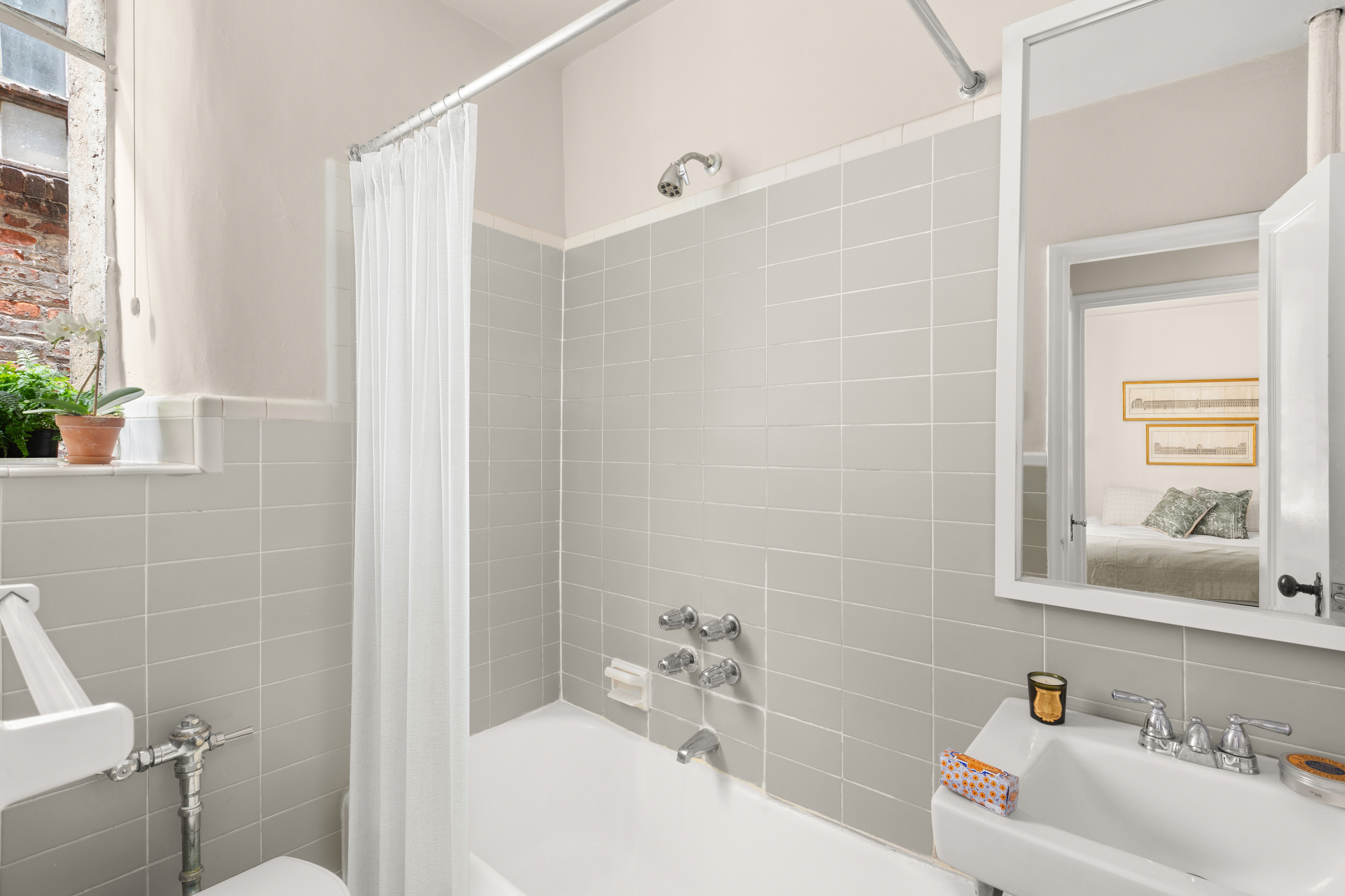 51 East 78th Street, Unit 3BC Manhattan, NY 10075 - Photo 21 of 25 a bathroom with a sink and a bathtub