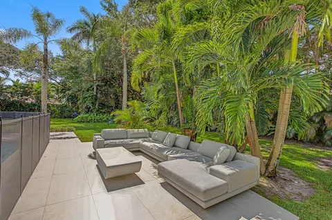 $5,650,000 | 5790 Southwest 96th Street, Pinecrest, FL 33156