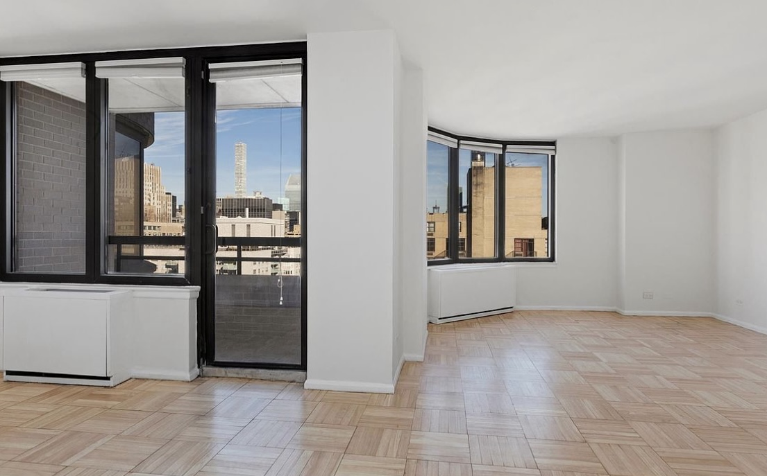 330 East 38th Street, Unit 38I Manhattan, NY 10016 - Photo 8 of 17 wooden floor in an empty room and a window