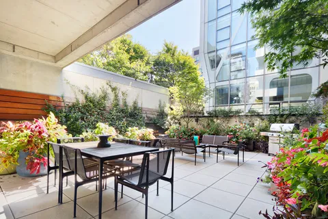 $4,195,000 | 508 West 24th Street, Unit 2S | Chelsea