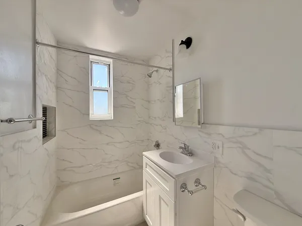 $2,100 | 9205 Ridge Boulevard, Unit 6B | Bay Ridge