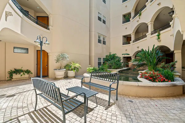 $1,195,000 | 10364 Almayo Avenue, Unit 305, Los Angeles, CA 90064