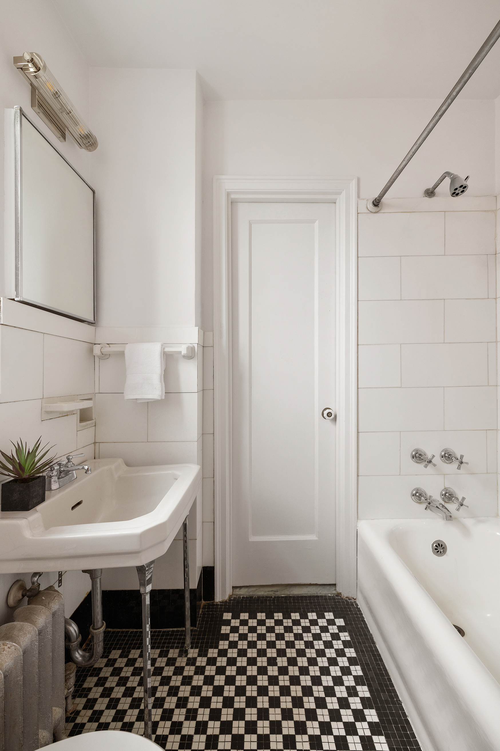 32 Washington Square West, Unit 11E Manhattan, NY 10011 - Photo 17 of 21 Gallery Image 17
