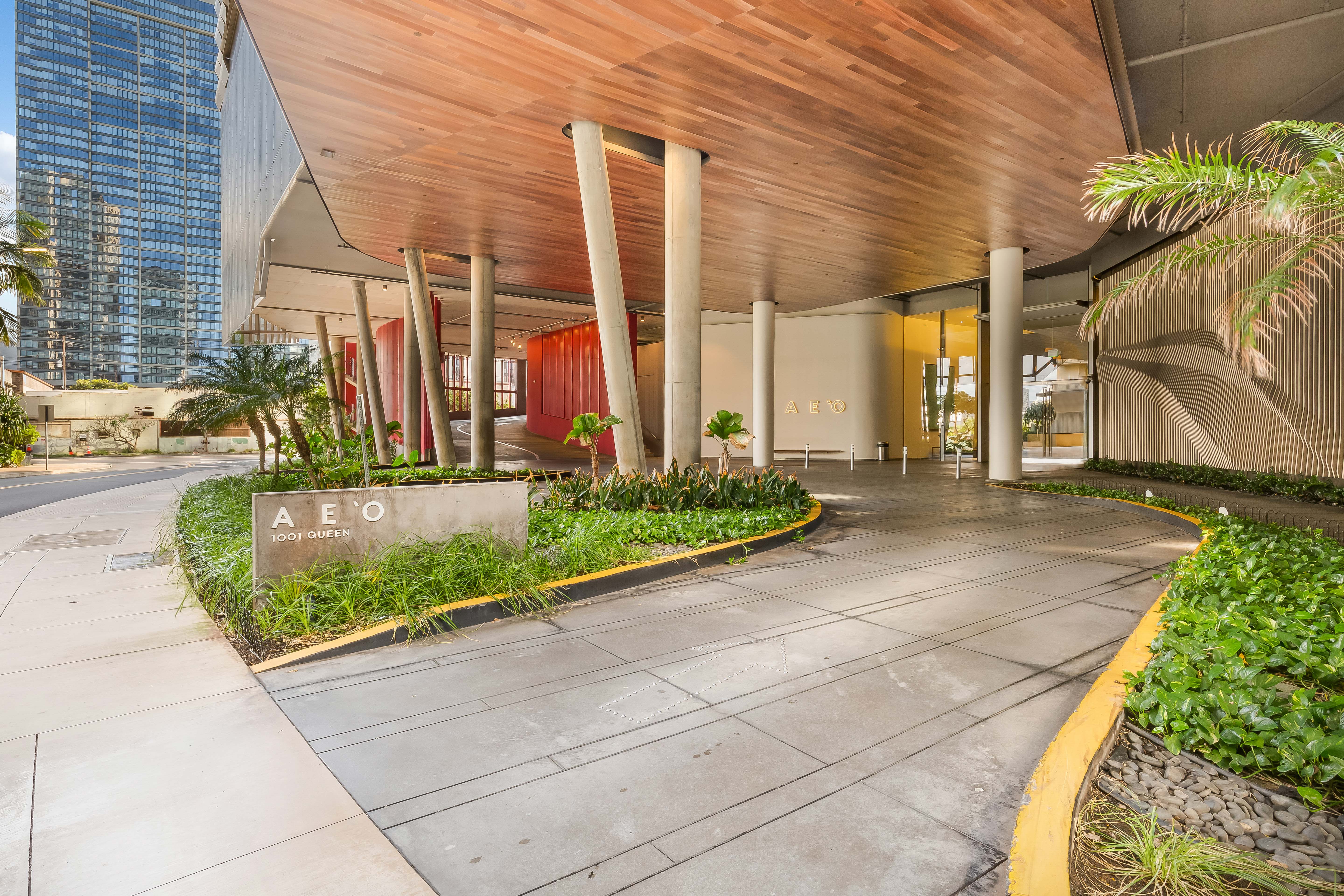 1001 Queen Street Honolulu, HI 96814 - Photo 28 of 29 a front view of a house with a garden and plants