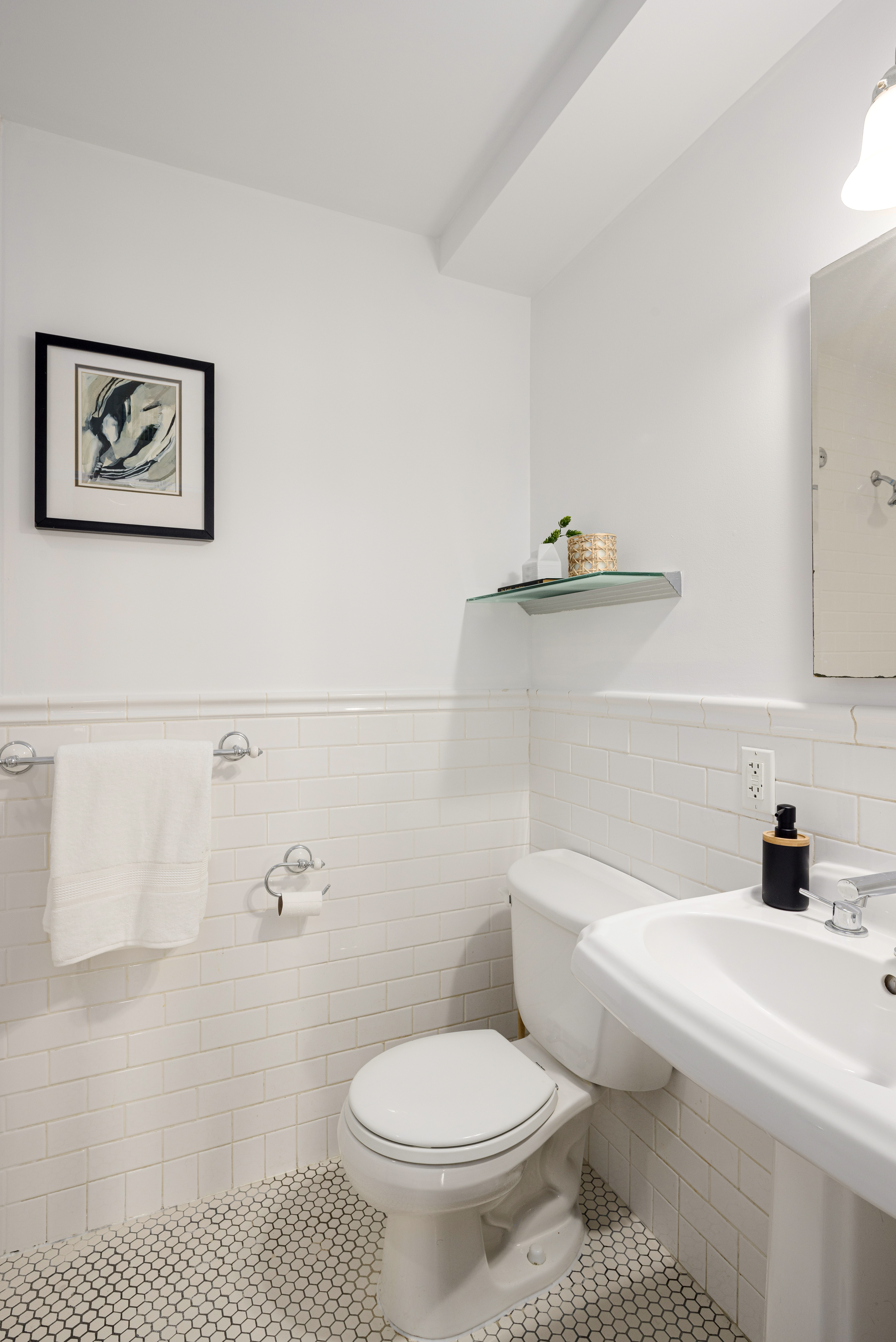 569 Carroll Street, Unit 9 Brooklyn, NY 11215 - Photo 8 of 15 a bathroom with a toilet a sink and bathtub
