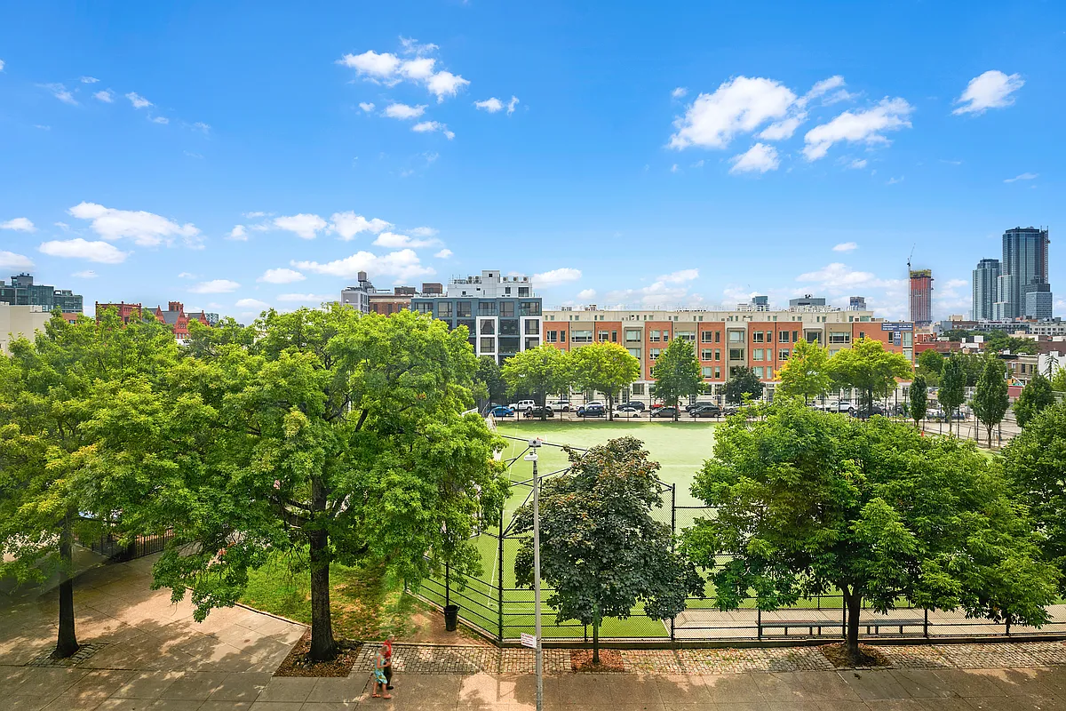 11-25 45th Avenue, Unit 4C Queens, NY 11101 - Photo 5 of 8