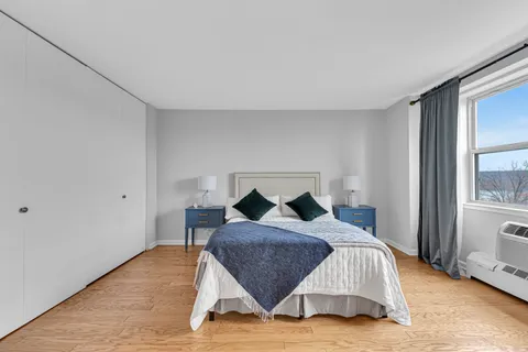 $409,000 | 5800 Arlington Avenue, Unit 6V | North Riverdale