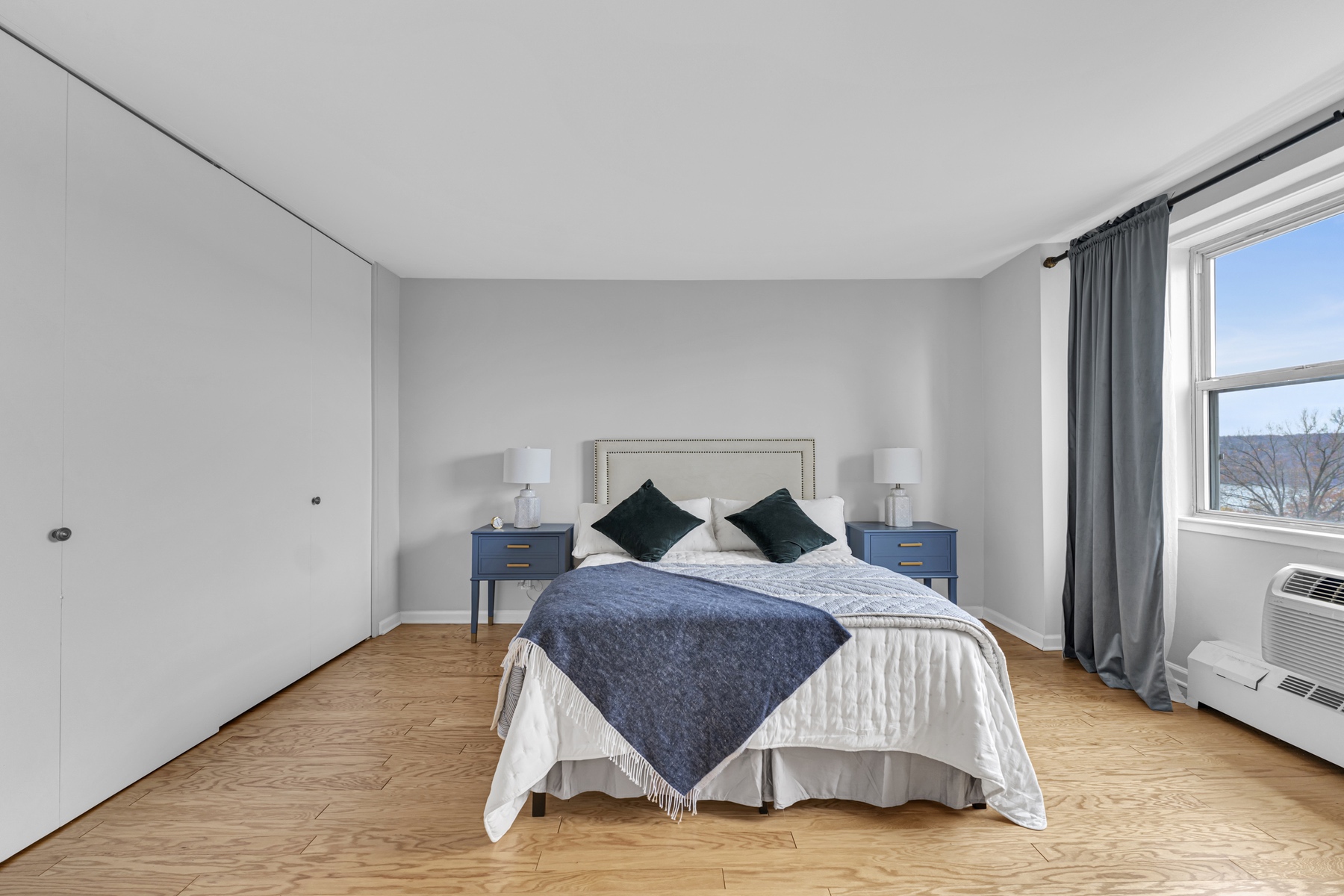 5800 Arlington Avenue, Unit 6V Bronx, NY 10471 - Photo 8 of 15 a bedroom with a bed and window