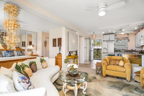 $500,000 | 75-5766 Kuakini Highway, Unit 406, Kailua-Kona, HI 96740