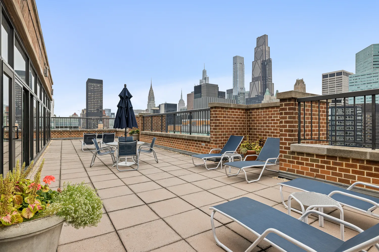 a view of roof with sitting area