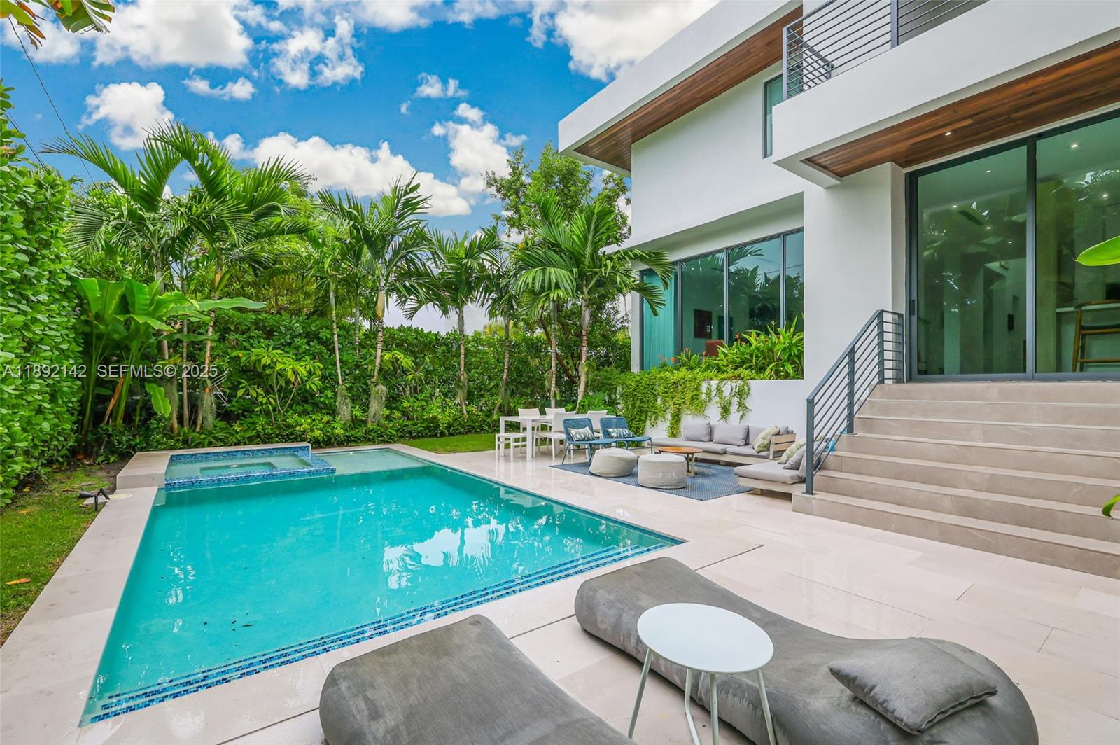 445 Ridgewood Road Key Biscayne, FL 33149 - Photo 32 of 37