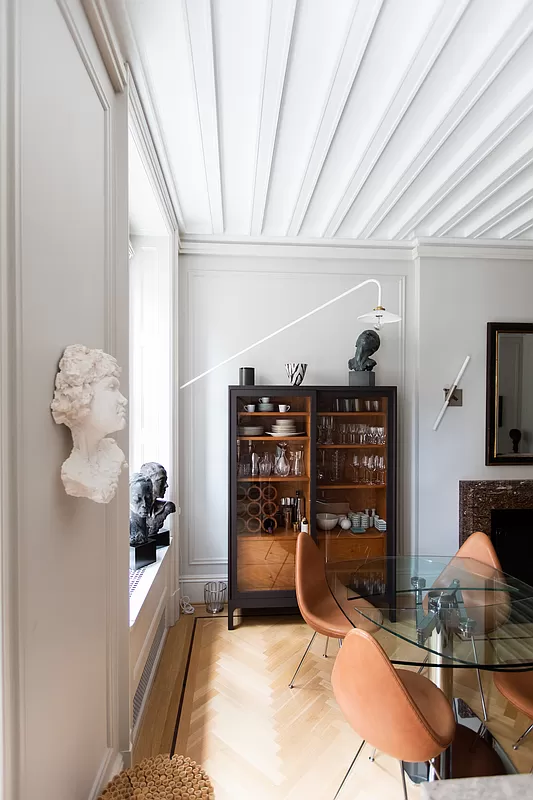 390 West End Avenue, Unit 7DS Manhattan, NY 10024 - Photo 8 of 31 a room with lots of books and a large mirror