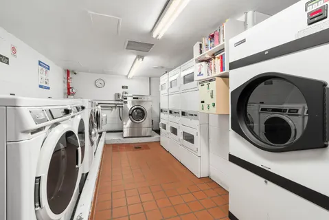 $935,000 | 178 East 80th Street, Unit 15C | Upper East Side
