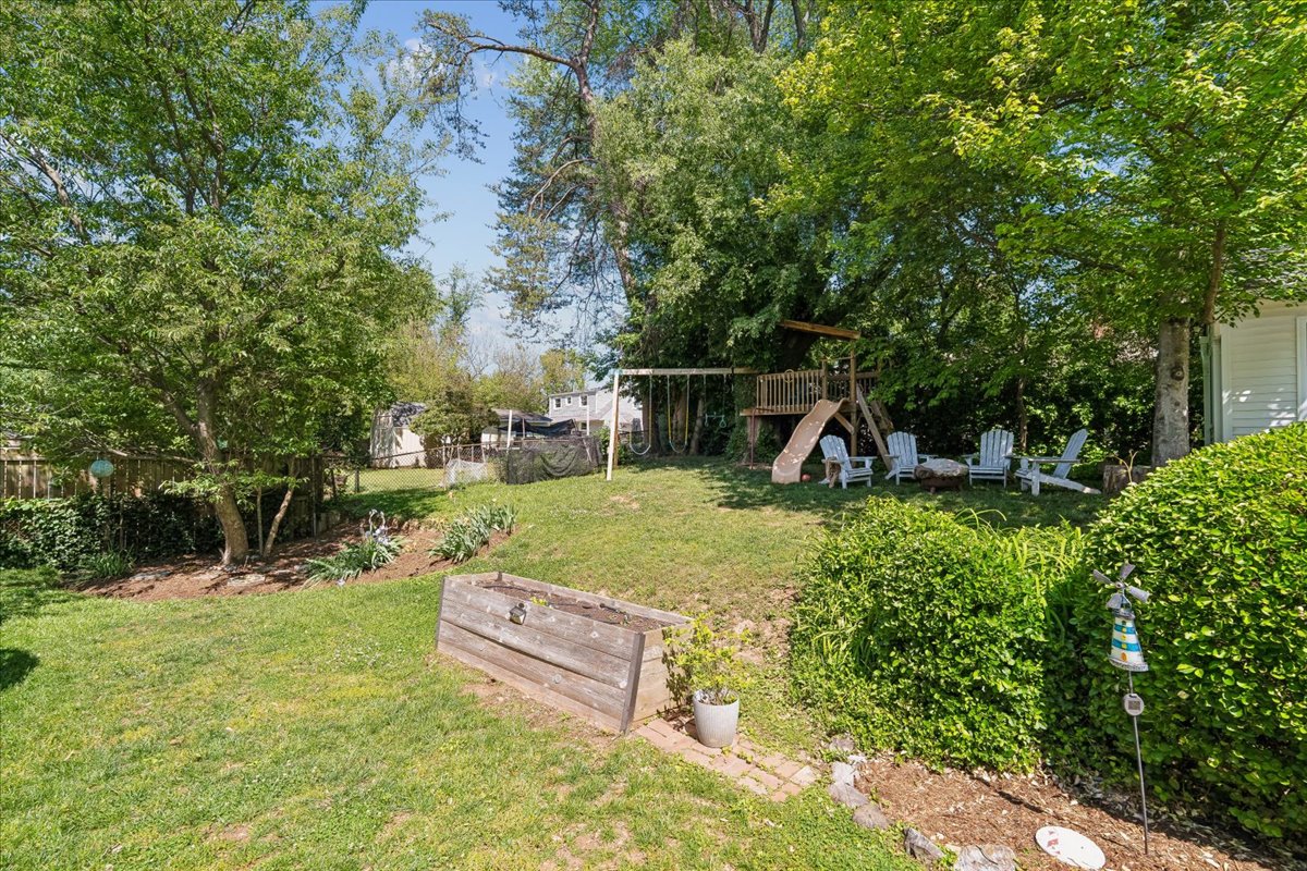 905 Robin Road Silver Spring, MD 20901 - Photo 39 of 43