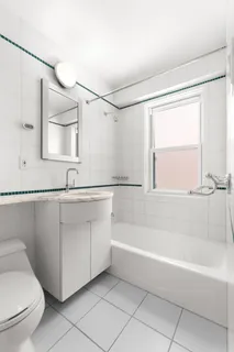 $1,725,000 | 101 West 12th Street, Unit 5J | West Village