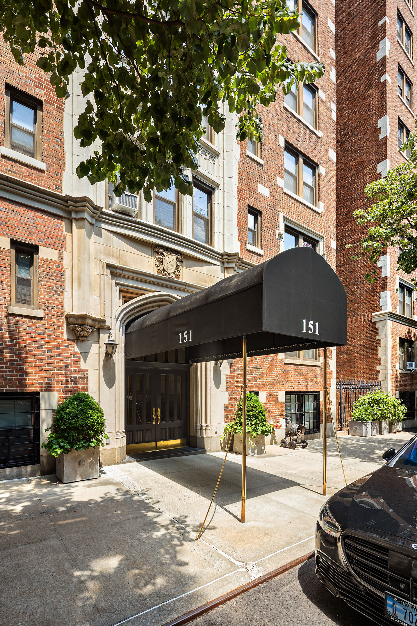 151 East 83rd Street, Unit 6D Manhattan, NY 10028 - Photo 12 of 14 a view of a building with a street