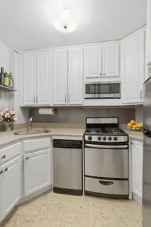 $499,000 | 345 East 81st Street, Unit 12G | Upper East Side