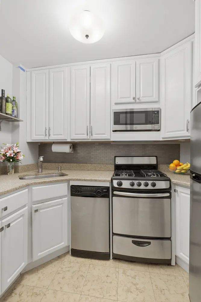 $499,000 | 345 East 81st Street, Unit 12G | Upper East Side