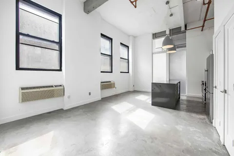$5,000 | 44 Berry Street, Unit 2K | Williamsburg