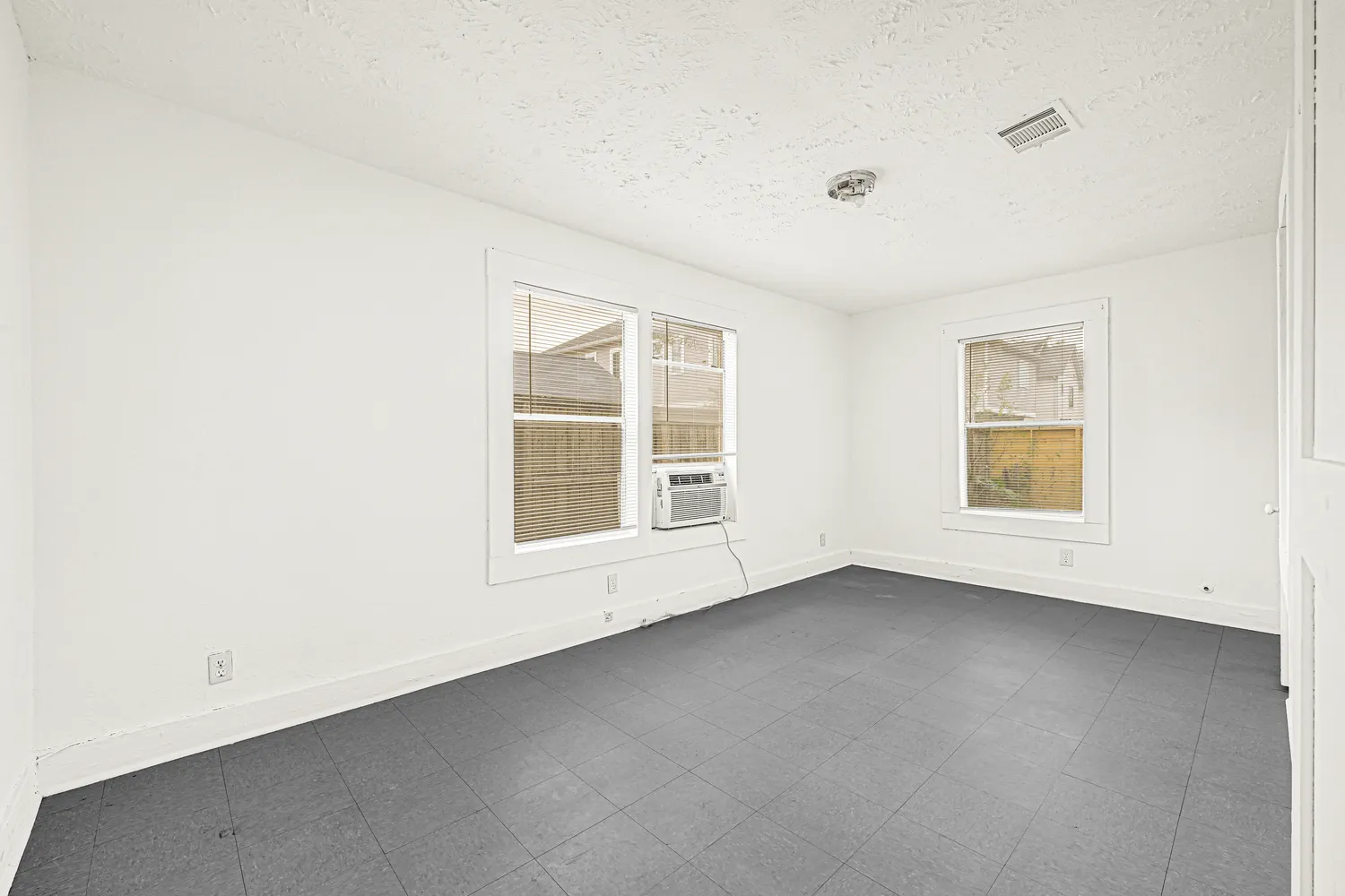 $1,200 | 969 Wakefield Drive, Houston, TX 77018