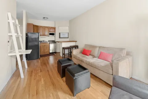 $485,000 | 160 East 91st Street, Unit 4A | Upper East Side