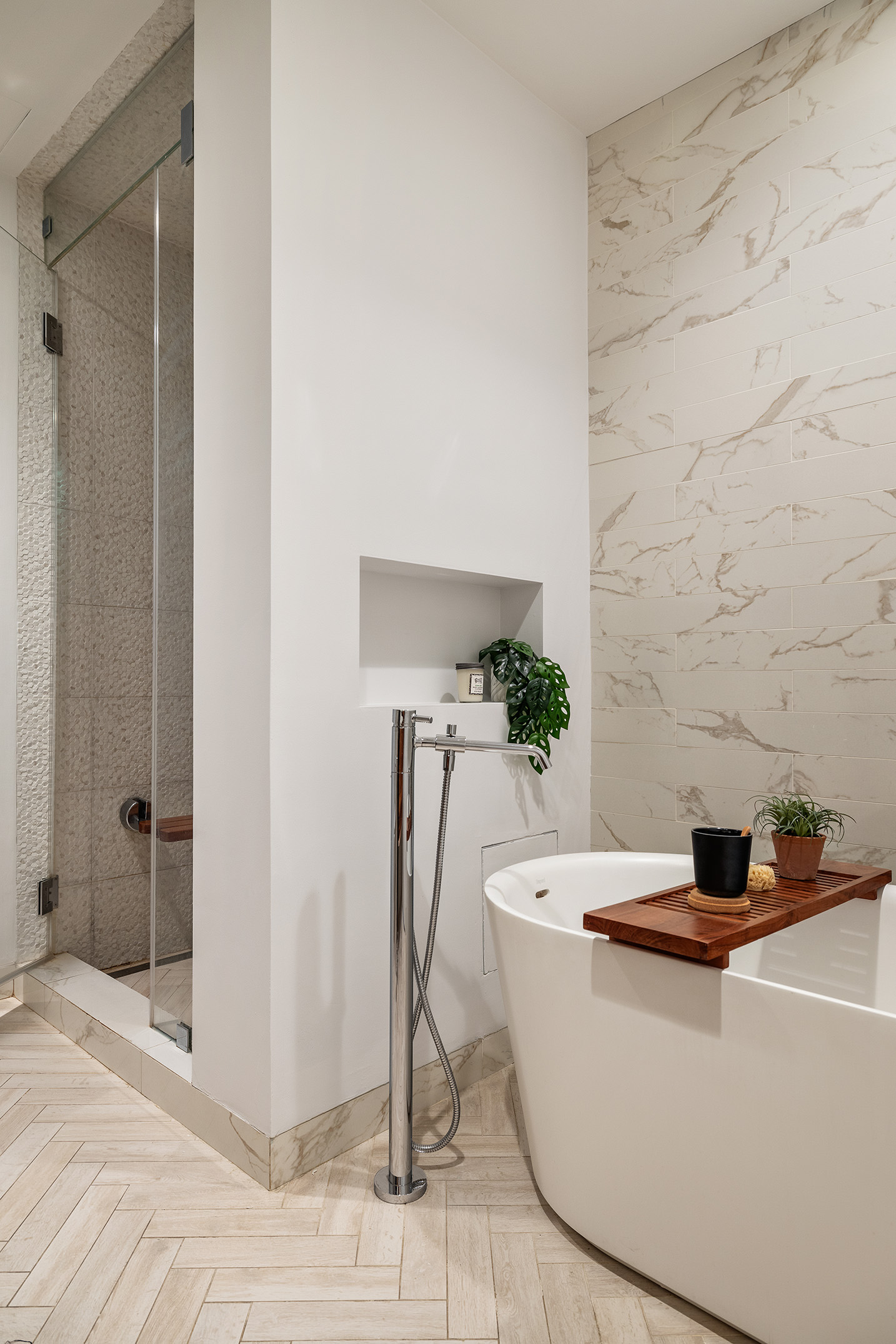 41 Warren Street, Unit 6 Manhattan, NY 10007 - Photo 12 of 23 a white bath tub sitting in a bathroom