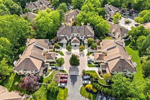 Contact Agent | Chanticleer, Cherry Hill, NJ 08003