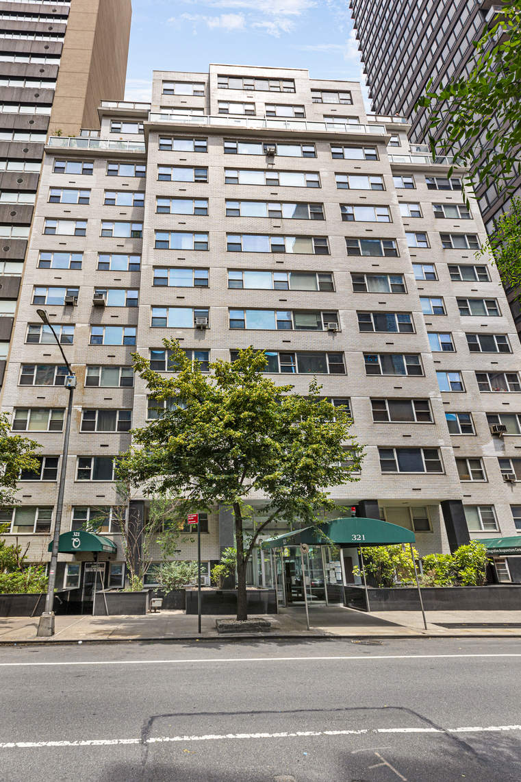 321 East 48th Street, Unit 14B Manhattan, NY 10017 - Photo 14 of 15