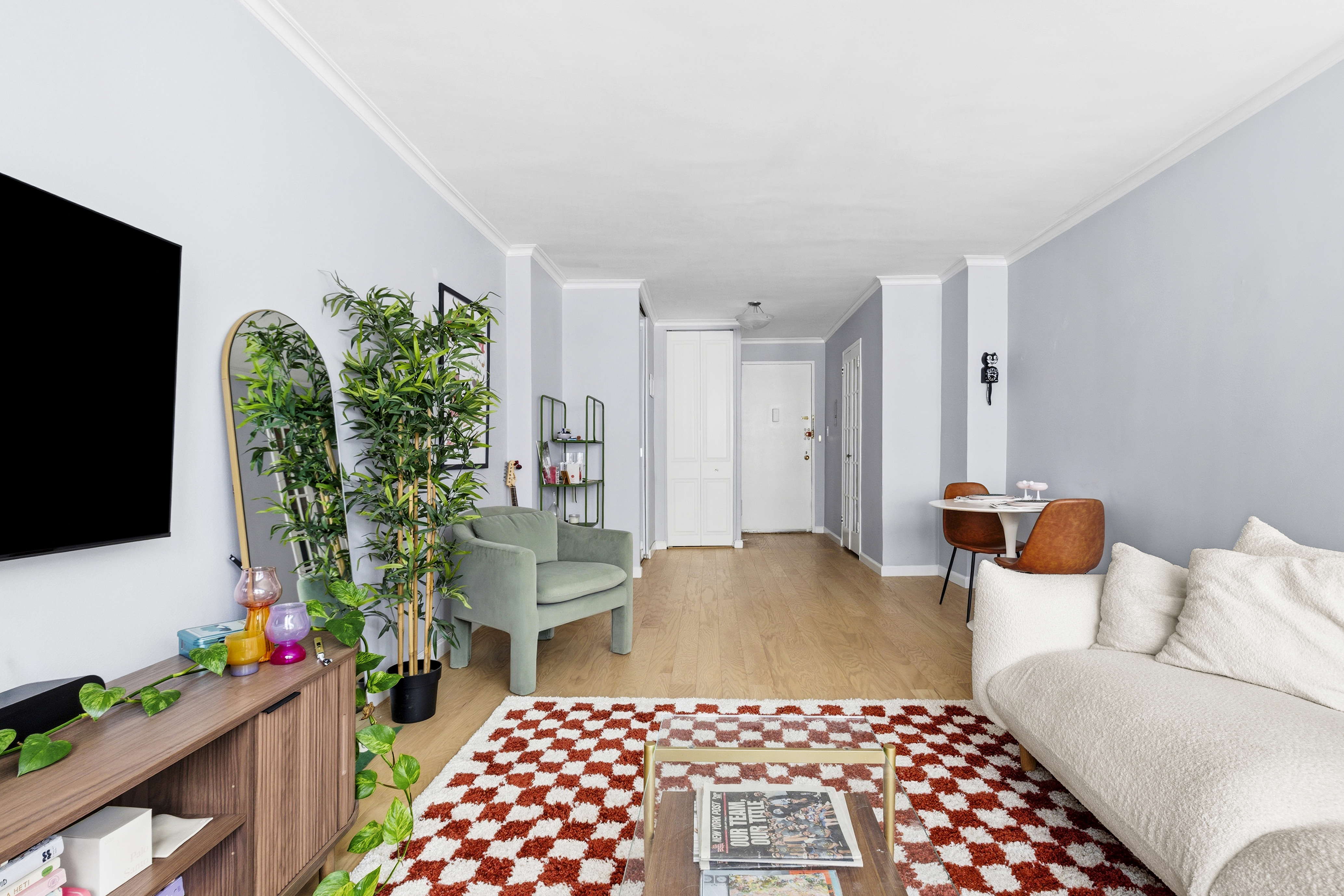 220 East 57th Street, Unit 9F Manhattan, NY 10022 - Photo 3 of 9 Gallery Image 3
