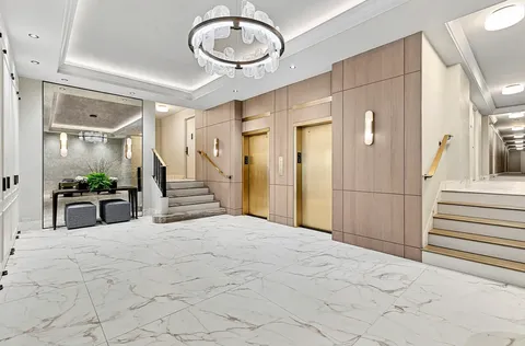 $2,700,000 | 10 East End Avenue, Unit 4JK | Upper East Side