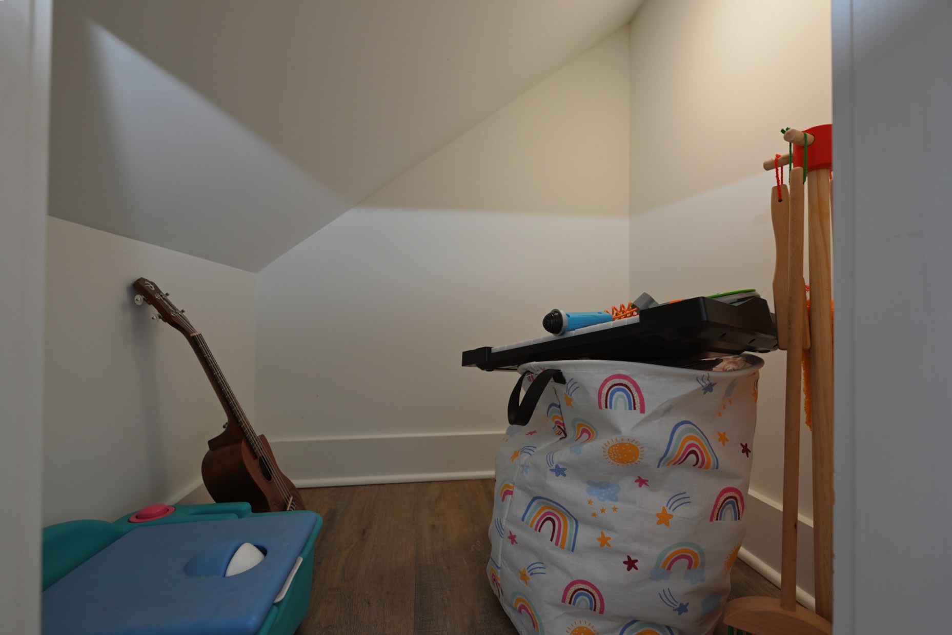 211 Golf Club Lane Springfield, TN 37172 - Photo 9 of 41 a bedroom with a bed and a window