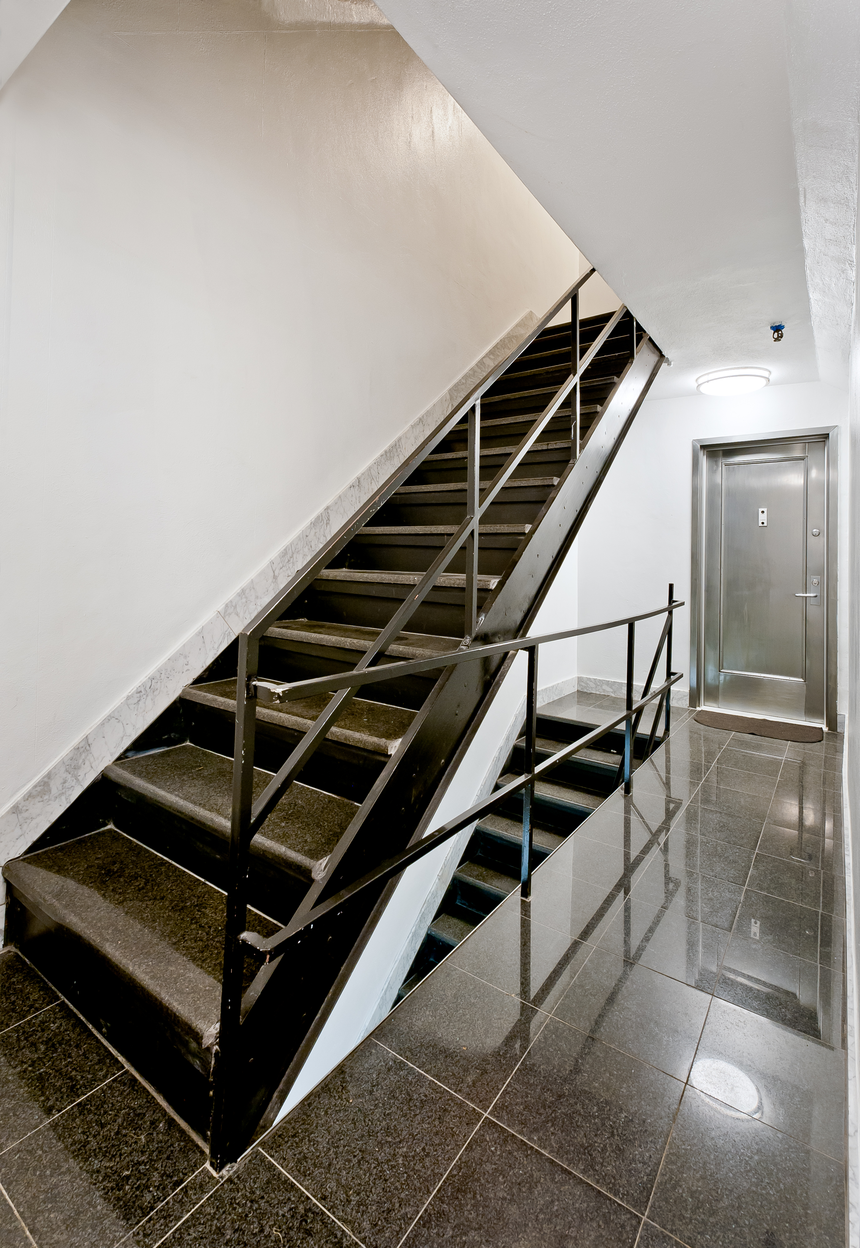 10 Charles Street, Unit 2B Manhattan, NY 10014 - Photo 8 of 8 a view of entryway