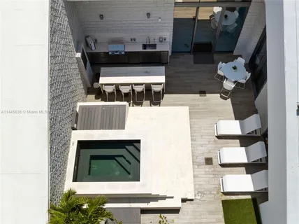 $5,799,900 | 88 Southwest 7th Street, Unit PH4303, Miami, FL 33130