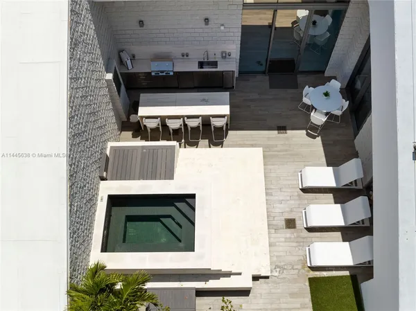 $5,799,900 | 88 Southwest 7th Street, Unit PH4303, Miami, FL 33130