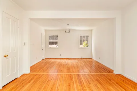 $3,850,000 | 1015 San Vicente Boulevard, Santa Monica, CA 90402