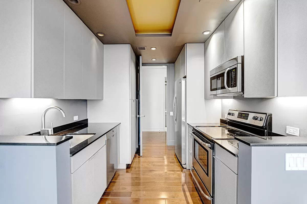 641 5th Avenue, Unit 37D Manhattan, NY 10022 - Photo 7 of 12