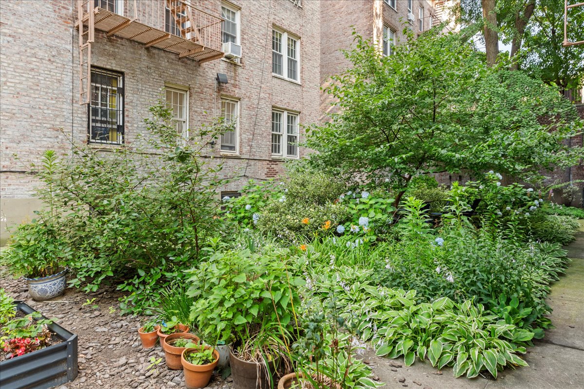 360 Clinton Avenue, Unit 1D Brooklyn, NY 11238 - Photo 15 of 17 a backyard of a house with lots of green space