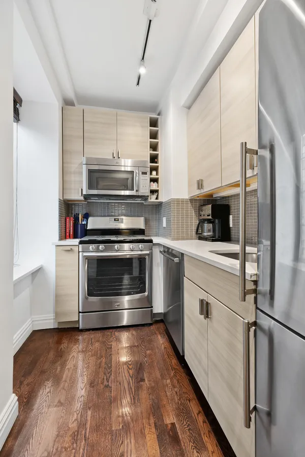 $1,275,000 | 201 West 16th Street, Unit 9B | Chelsea