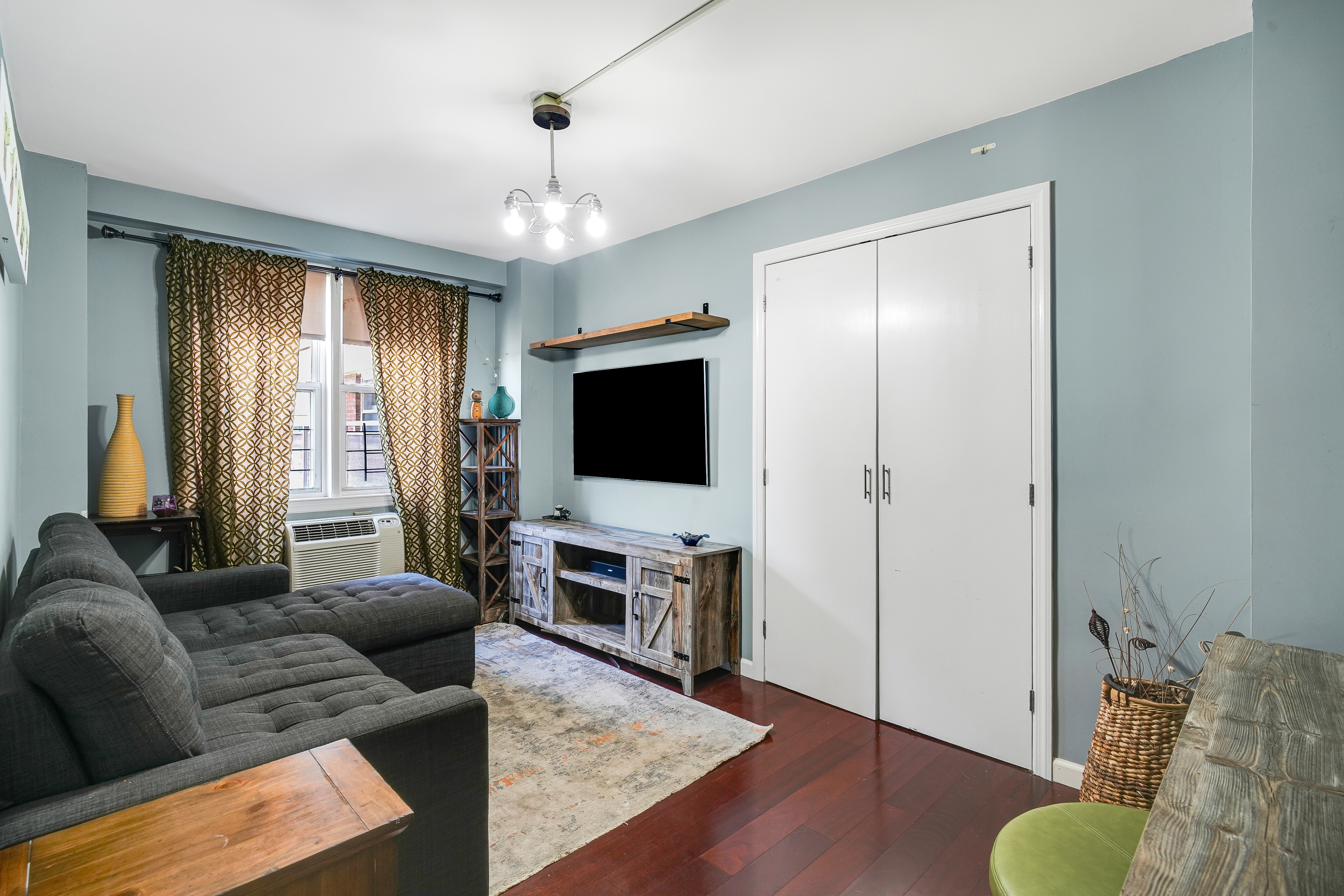 5900 Arlington Avenue, Unit 17W Bronx, NY 10471 - Photo 7 of 14 a living room with furniture and a flat screen tv