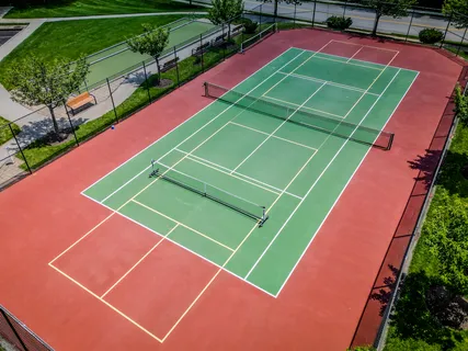 a tennis court that has tennis net
