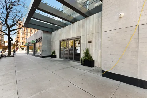 $1,540,000 | 175 West 95th Street, Unit 19F | Upper West Side