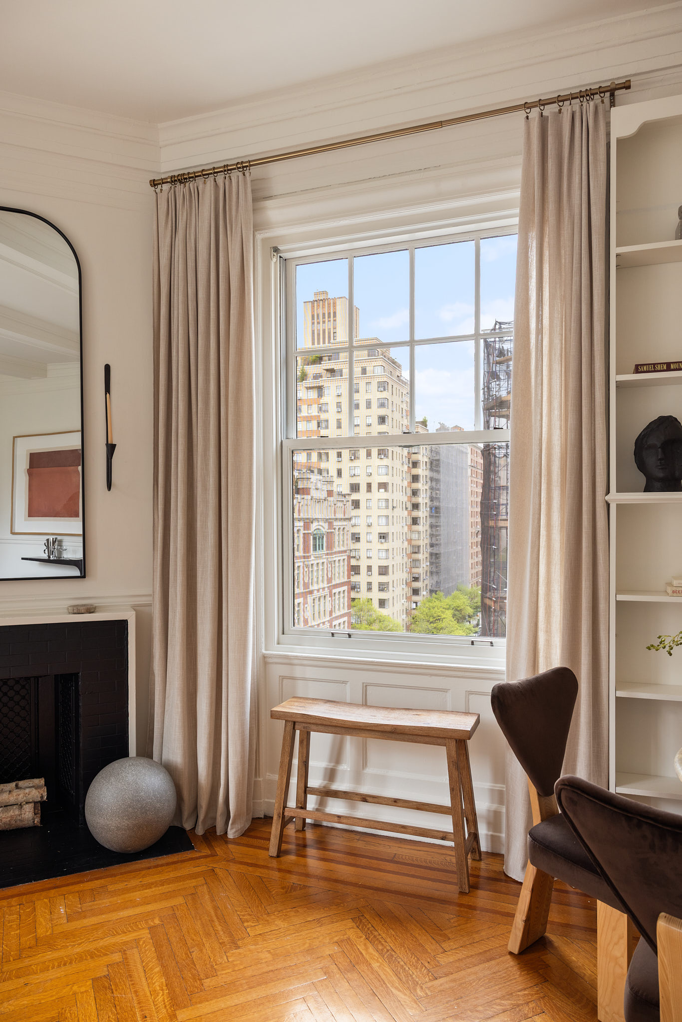 530 West End Avenue, Unit 81 Manhattan, NY 10024 - Photo 13 of 18 a living room with furniture and a window