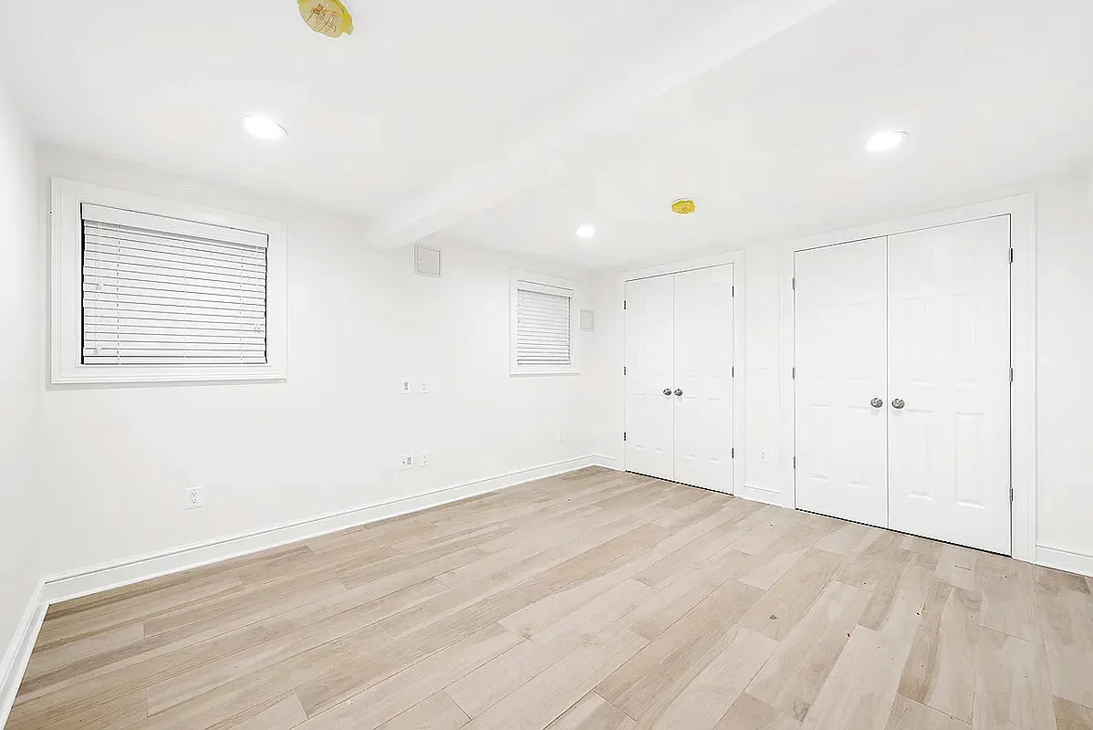 10-44 47th Road, Unit 1 Queens, NY 11101 - Photo 4 of 12