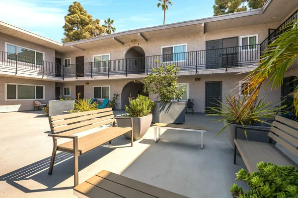 $818,000 | 445 Washington Boulevard, Unit 10, Marina del Rey, CA 90292